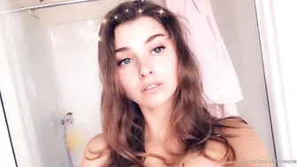 Molly_X onlyfans blonde chick relish fucks the cap