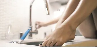 Molly_X onlyfans incredible bitch shows off her delicious ass.