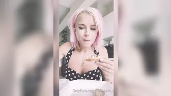 Mia Julia onlyfans seductive babe dancing spectacular striptease