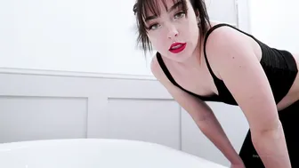 Millie Millz onlyfans loud bitch hammering pussy with phallus