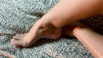 Lexi_xxox onlyfans with dildo relaxes her shaved vagina