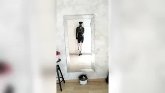 Latexx Lara onlyfans in all the cracks before losing pulse