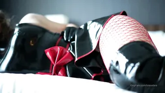 Latexx Lara onlyfans busty slut fucking vagina with phallus