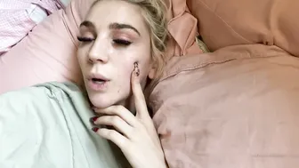 Kendra Sunderland onlyfans Blonde lady