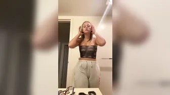 Katrina Marie onlyfans teasing his gap with her middle finger