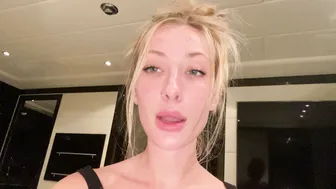 Kaylen Ward onlyfans whore model shows off her beauty