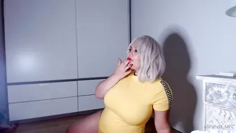 Biggest Tits @alipanda onlyfans shows how deep a toy can be in your mouth