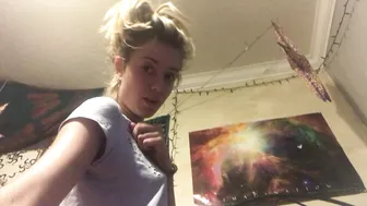 Haley Reed onlyfans a hot bitch jumps on a sex toy