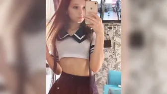 Ellie Leen onlyfans girl with a beautiful body performs a striptease