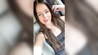 Amberstarrxx onlyfans beautiful chick jerks off her cunt