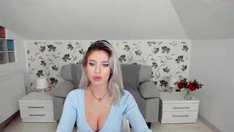 i_am_sarahxxx hot harlot fingering vibrator