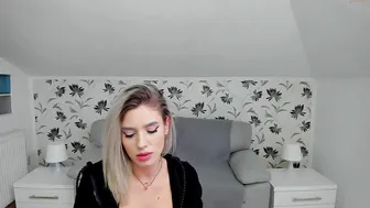 i_am_sarahxxx Dark haired curva