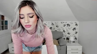 i_am_sarahxxx cute female fucking herself with phallus