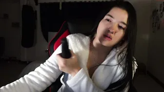 emma_johnson_ slutty female gently pulls pussy