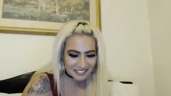 exotic69dreamz mature mare recklessly caresses pussy