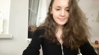 june_lo vicious lady pulls clit