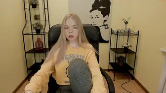 nikkishygirl Gorgeous shlendra striptease dances