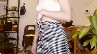hohohomo Masturbates the cap behind the cash register