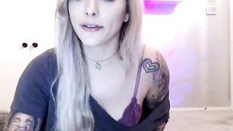 heidi Hot slut erotically posing