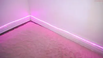 eevie_moon Mature bitch stretches big labia