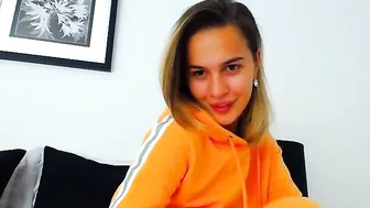 xmirrabbellax lying on a white sofa and masturbating