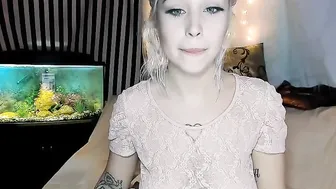 shy_girlll babe jerking off her pussy