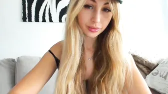 ariannasecret playing with her ass