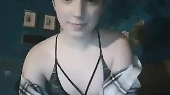finleyxx Gorgeous babe strips on webcam
