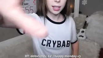 ashleytea Hot blonde girl masturbates cunt