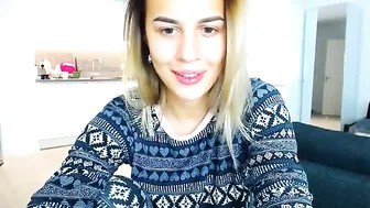 xmirrabbellax Hot babe gives off huge ass