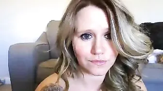 horniesthousewife Cute lady shows natural tits