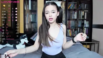 cleo_hines busty babe twirls big ass