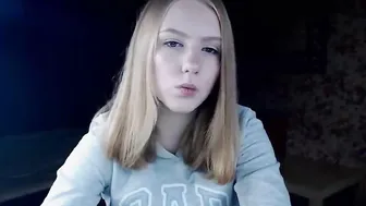 canadian_dream hot babe fucks shaved holes