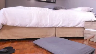 bigtroublelittlechina hottie masturbates shaved cunt