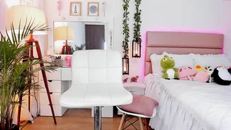 valeria_latin18 graceful babe gently masturbates pussy