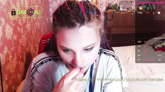 snusmumriken_ crazy lady jerks off and cums