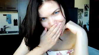 naive_but_sexy hot trick fingering pussy