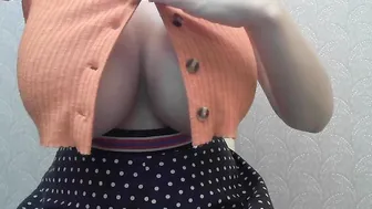 playful_goldie plump bitch massages nipples