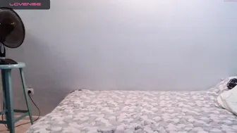 passions_streams pretty woman with perfect figure shows her skills on a pole