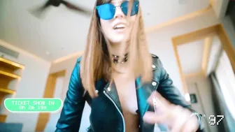 newchloe18 has both slits