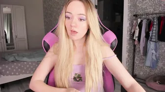 lil_happiness Restless girl