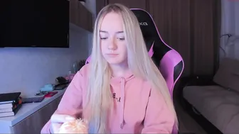 lil_happiness Slender confused