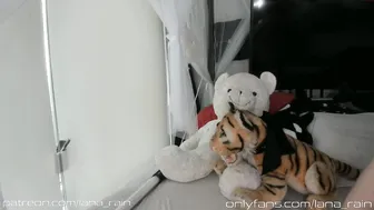 lana_rain slut in tattoo masturbating pussy in the shower