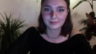 kiakeeper jerking close up