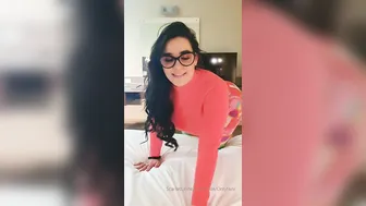 Scarlett_Jones skillful slut jerks off