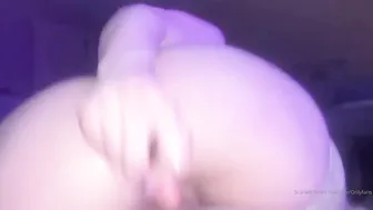 Scarlett_Jones slut fucks the cap with his fingers