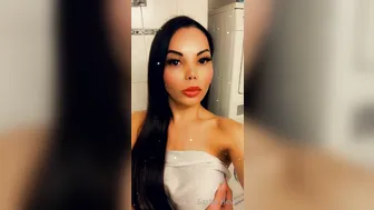 Sasha Hevyn gorgeous chick jerks off her pussy with phallus