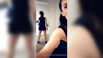 Sasha Hevyn big breasted passion rubs the body with oil