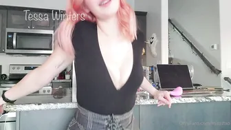 Tessa Winters excellent skin in glasses sucks dildo