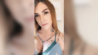 Chelsea Marie aka xxxchelseamarie puts his fingers in the ass